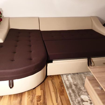 Cazare Apartament Cu 2 Camere เนโฮลู ภายนอก รูปภาพ