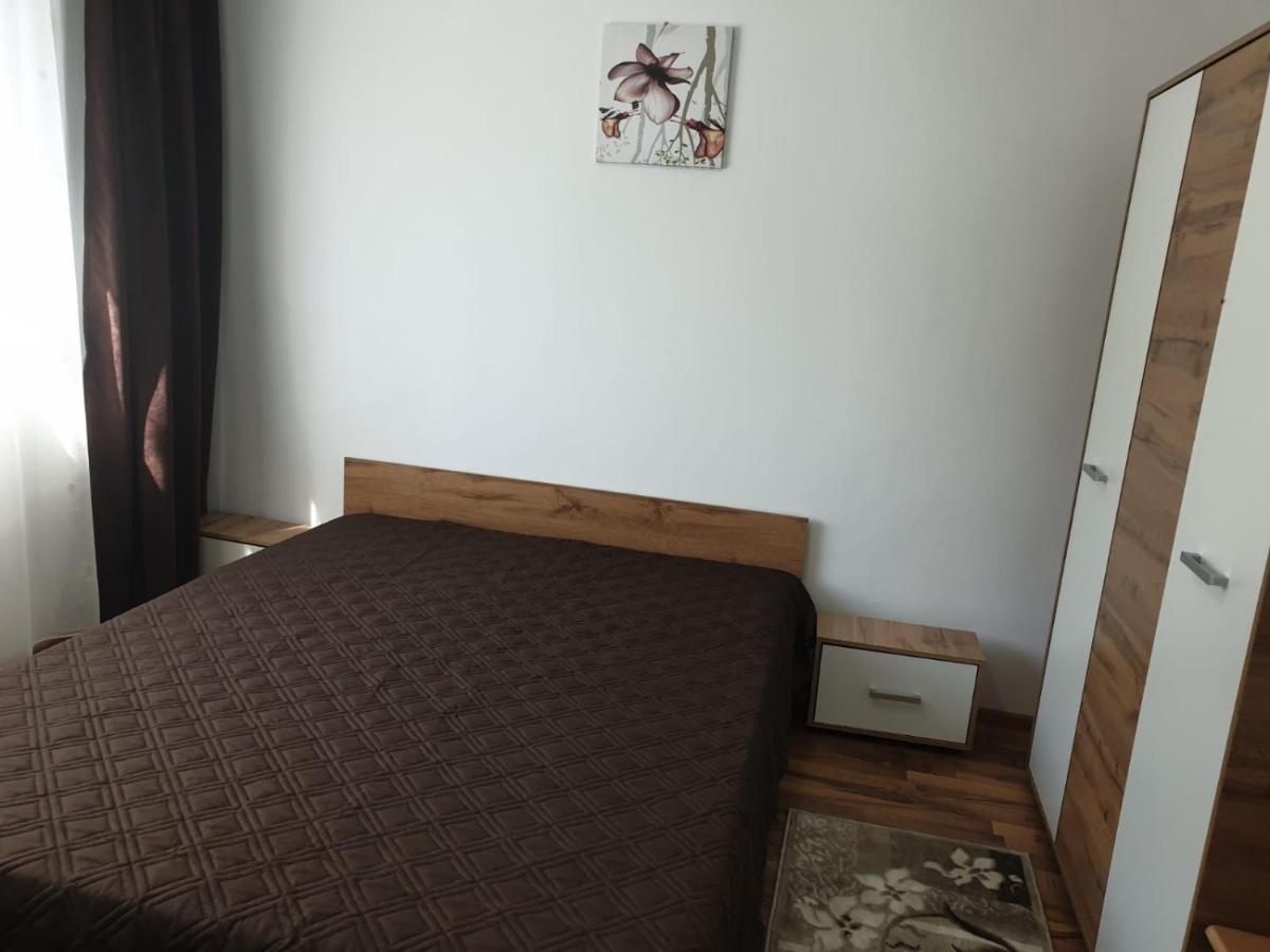 Cazare Apartament Cu 2 Camere เนโฮลู ภายนอก รูปภาพ