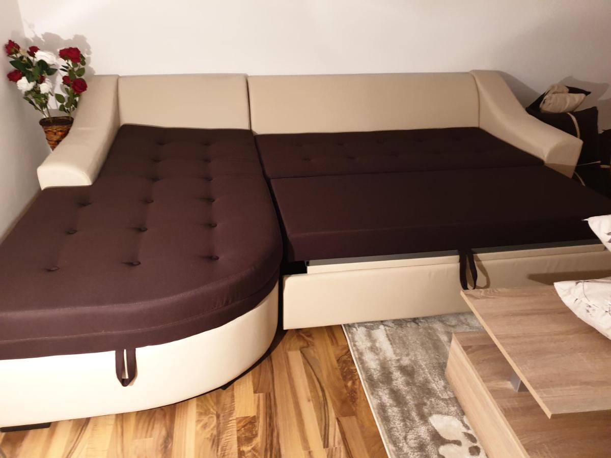 Cazare Apartament Cu 2 Camere เนโฮลู ภายนอก รูปภาพ
